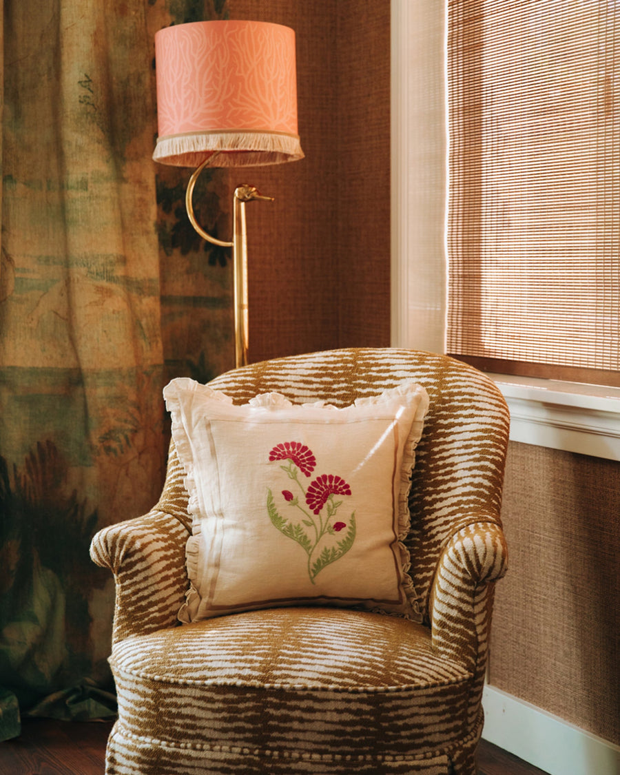 Cushion Carry Orchid & Ecru