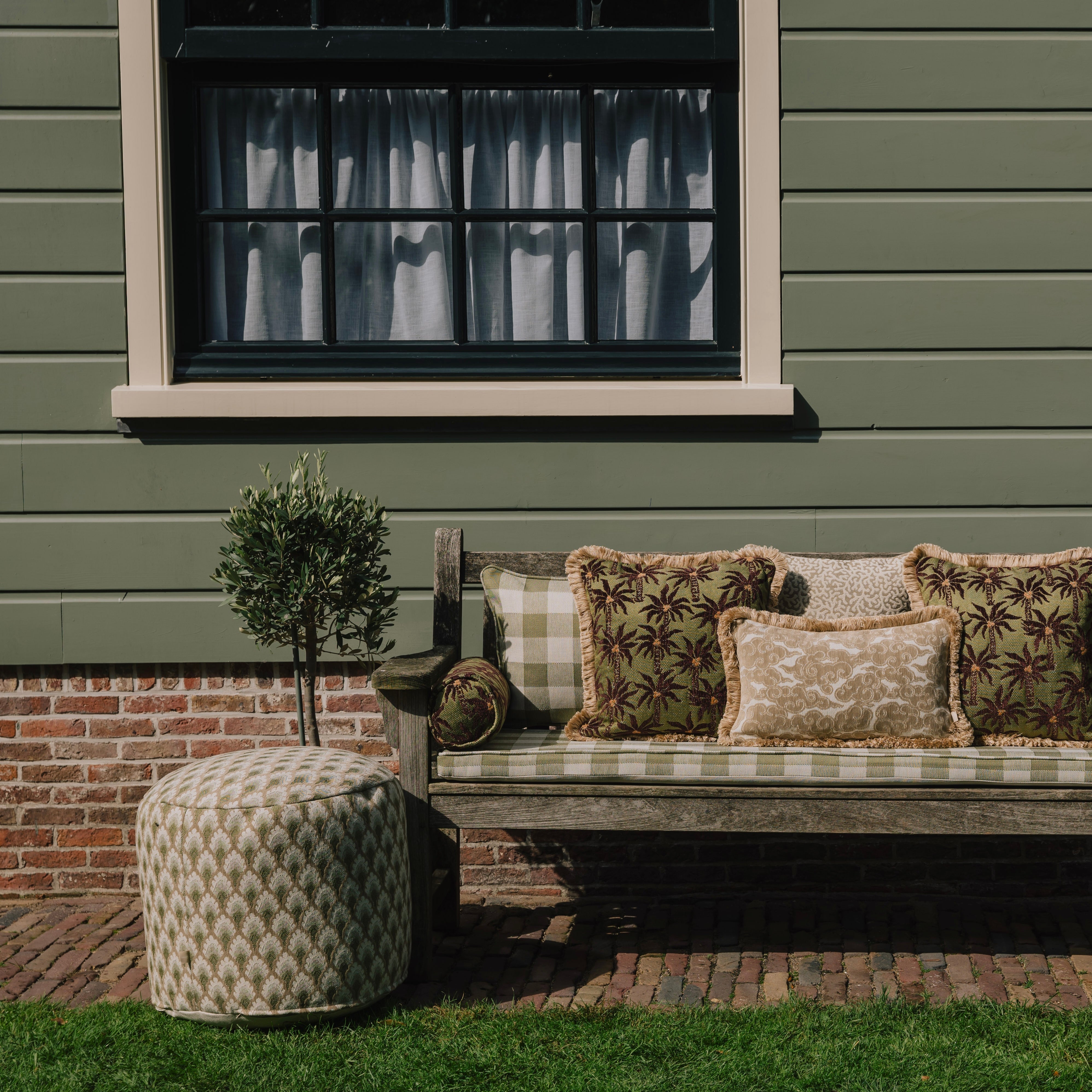 Outdoor poufs