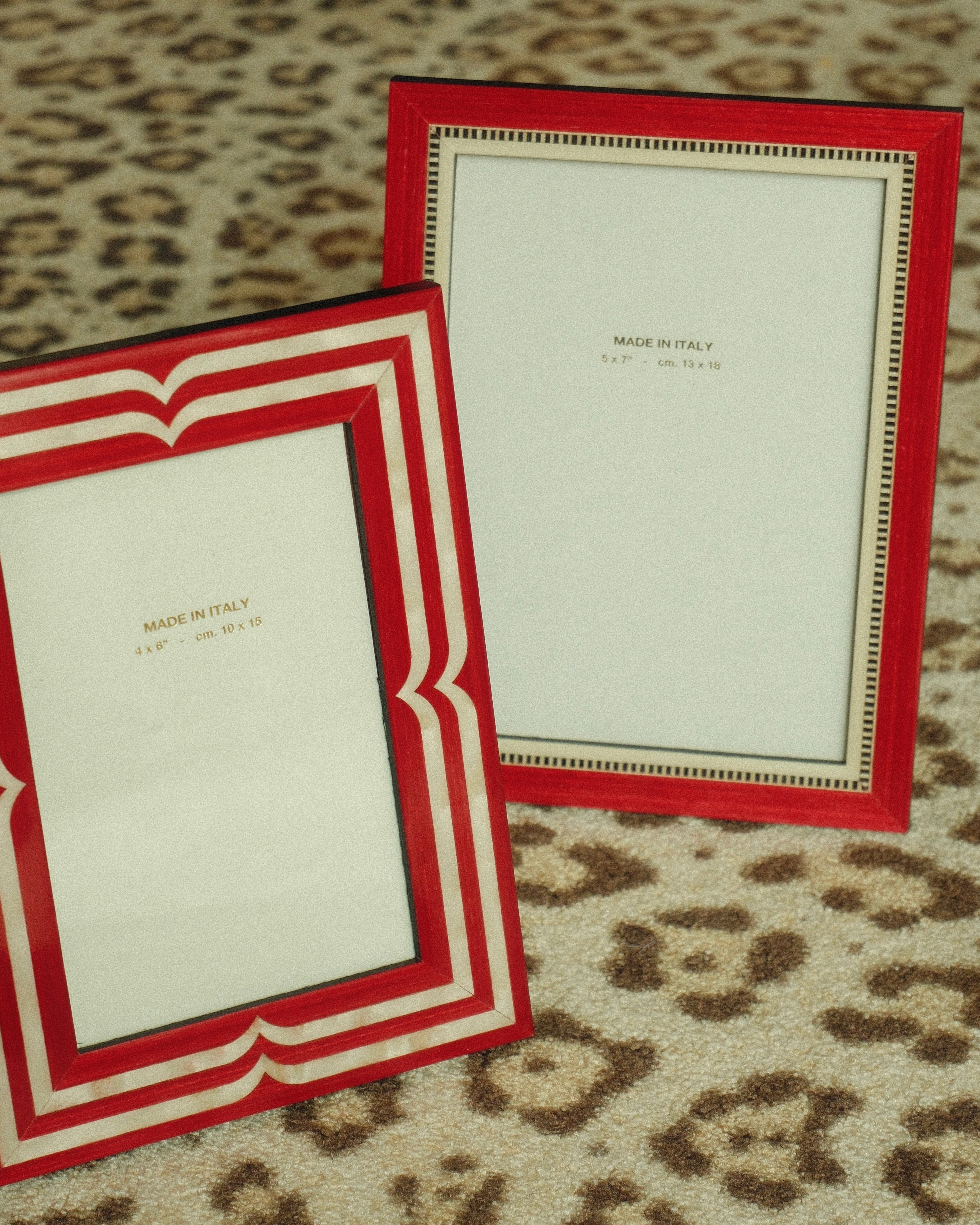 Hand-Inlaid Wooden Frame Ines | Ruby Red | Medium