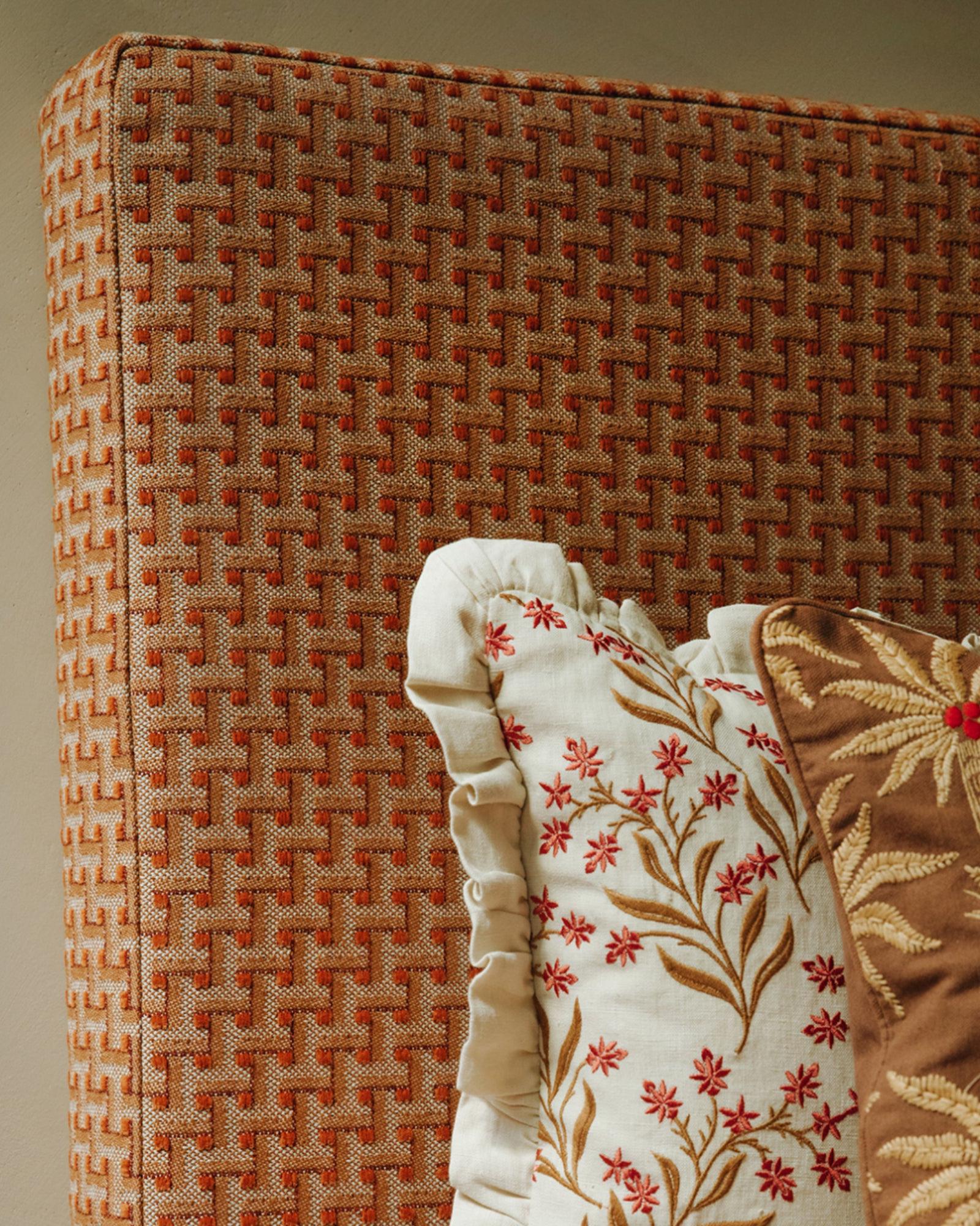 Cushion Audrey Coral & Ecru
