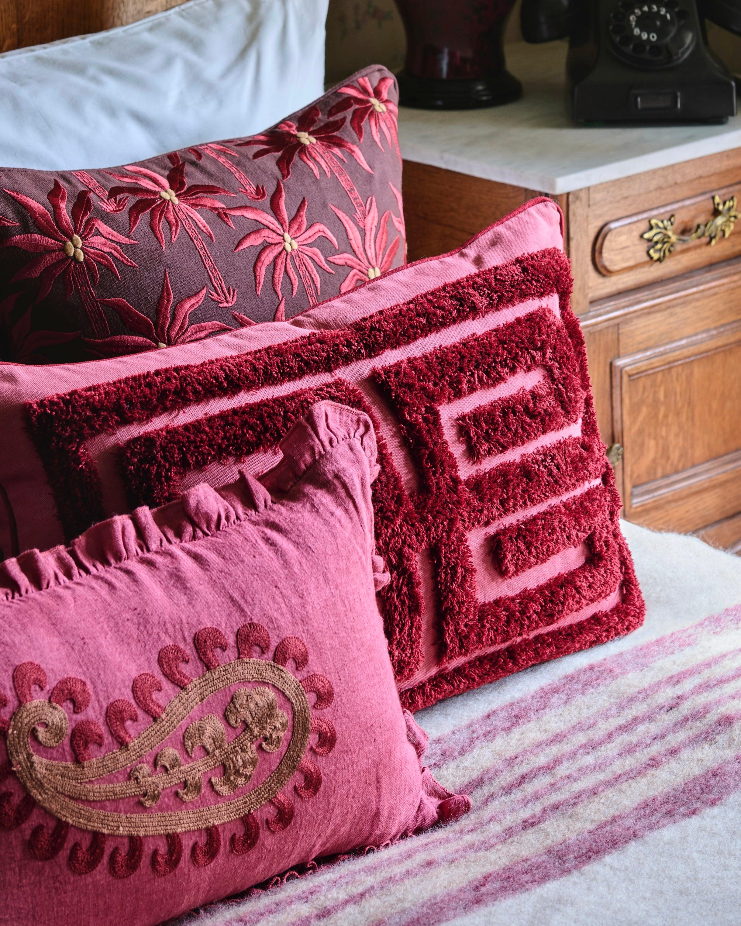 Cushion Laura Chocolate & Coral