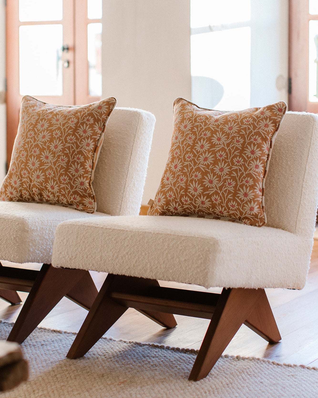 Double sided cushion Jackie Caramel & Ecru x Mako Caramel & Ecru